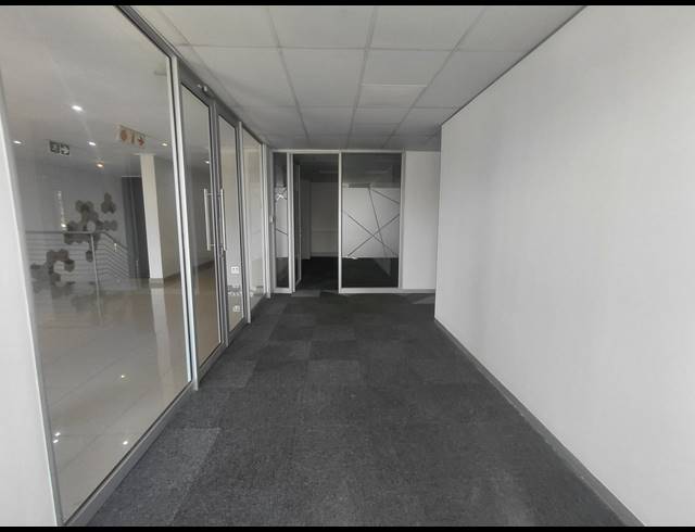 283M² OFFICE TO LET IN BRYANSTON